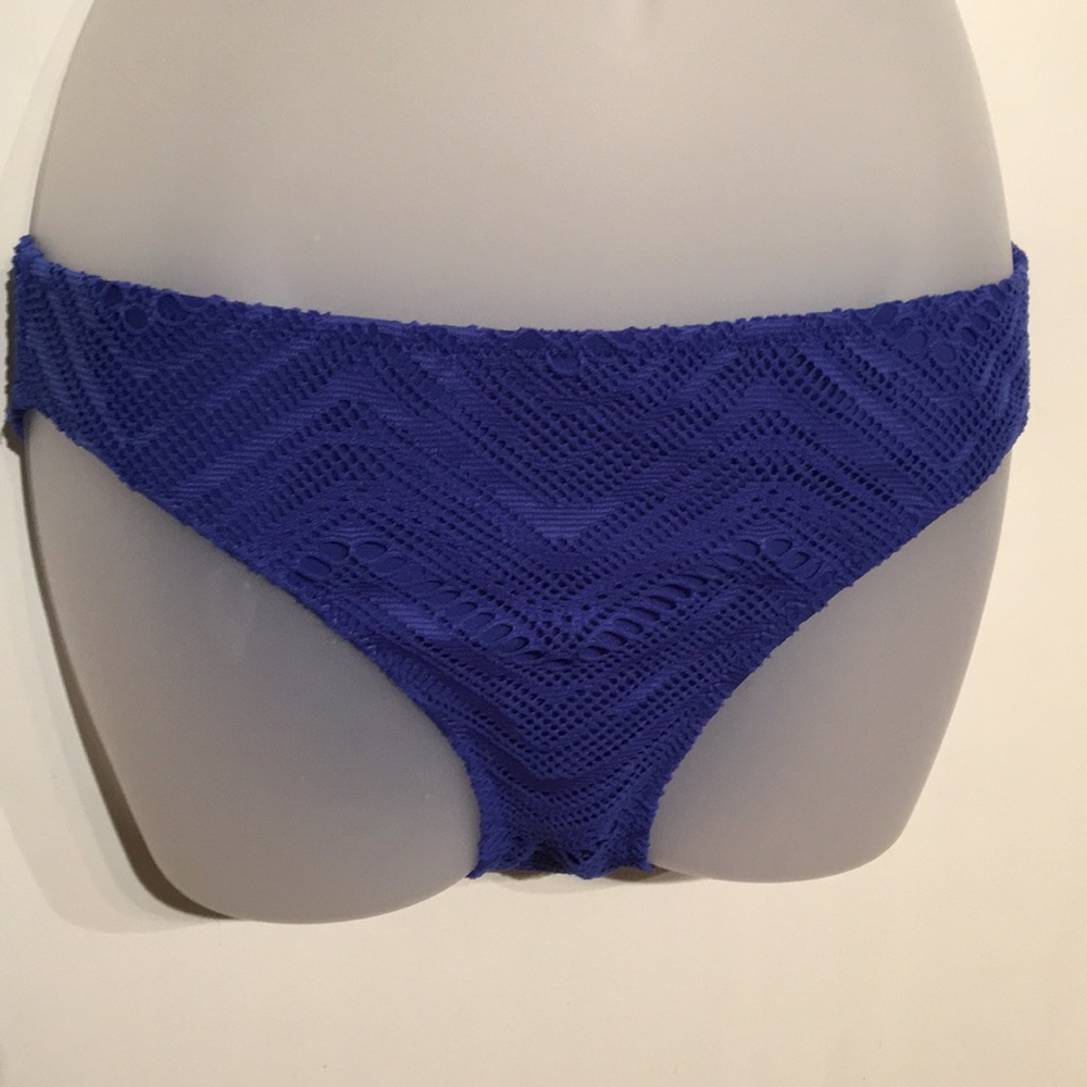 Blue bikini - Picture 3 of 4